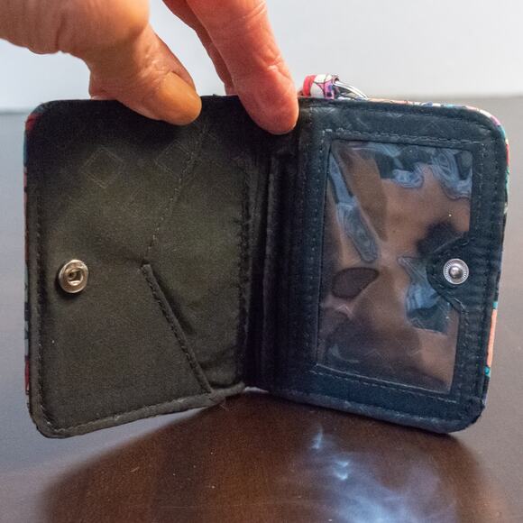 VERA BRADLEY Quilted Haymaker Paisley Campus Double ID Pocket Size Bifold Wallet - Picture 2 of 7